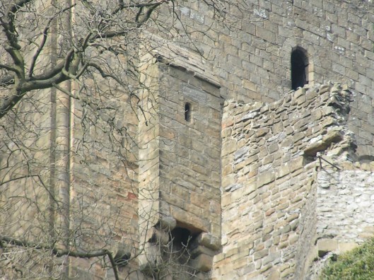 Garderobe,_Peveril_Castle,_Derbyshire.jpg