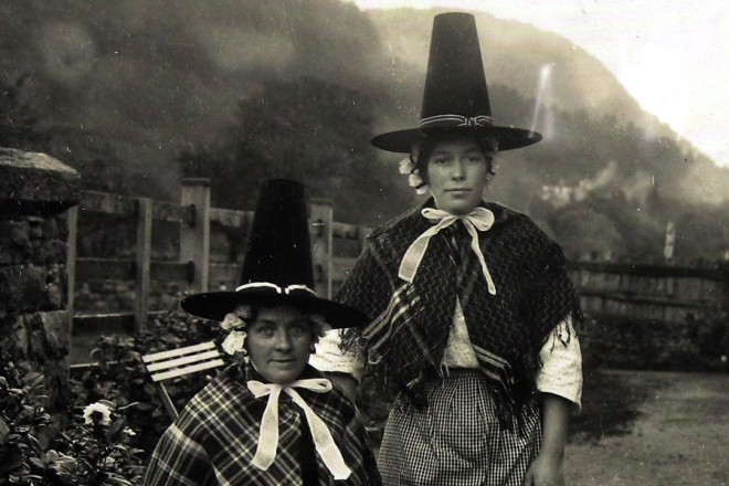 copy1-554-78-welsh-national-costume-1911-660x440.jpg