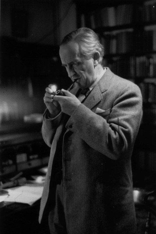 j_r_r_tolkien_-_smoking_pipe-700x1049.jpg