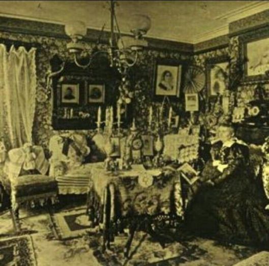 image10vicparlor.jpg
