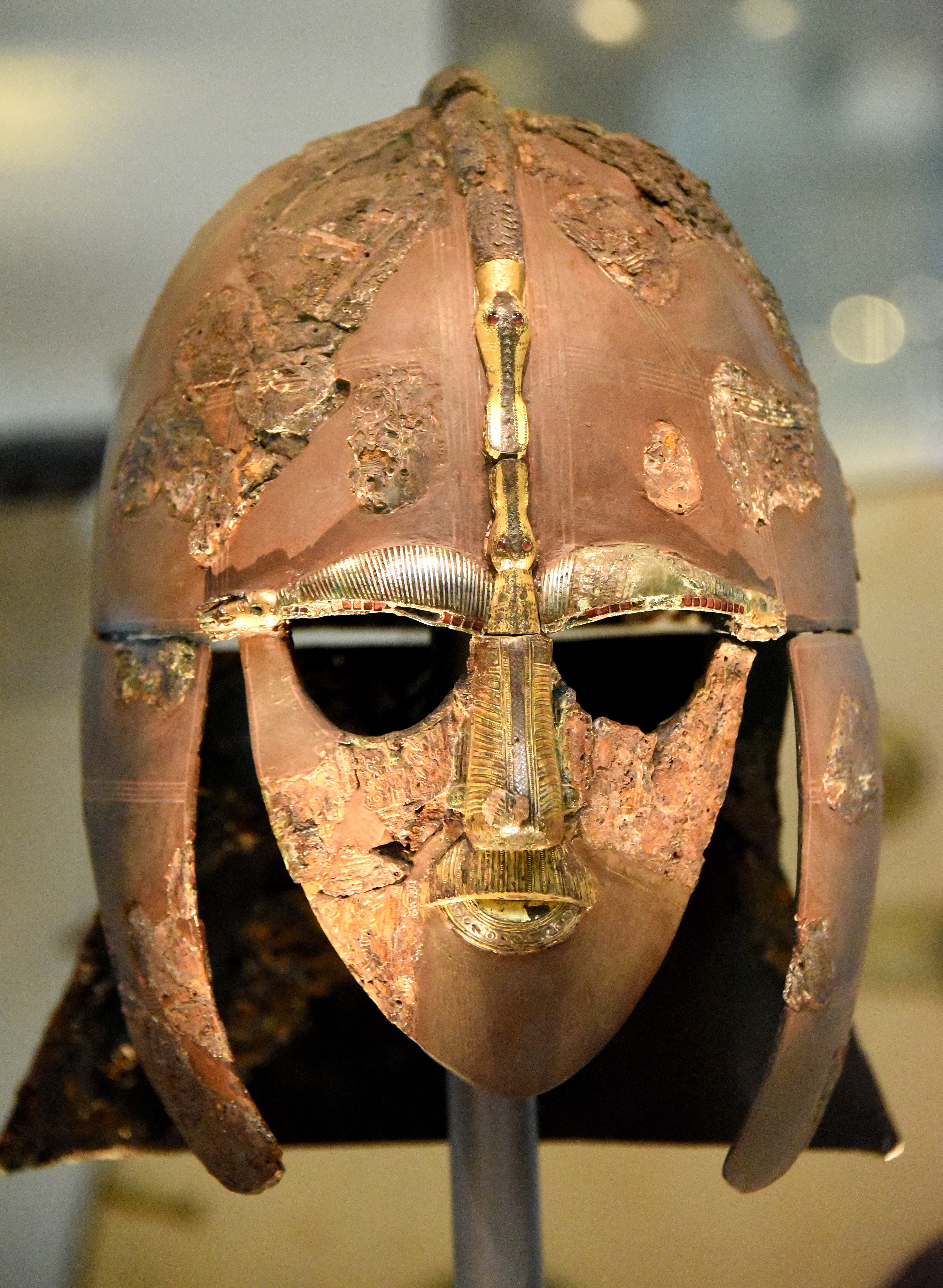 image17suttonhoohelmet.jpg